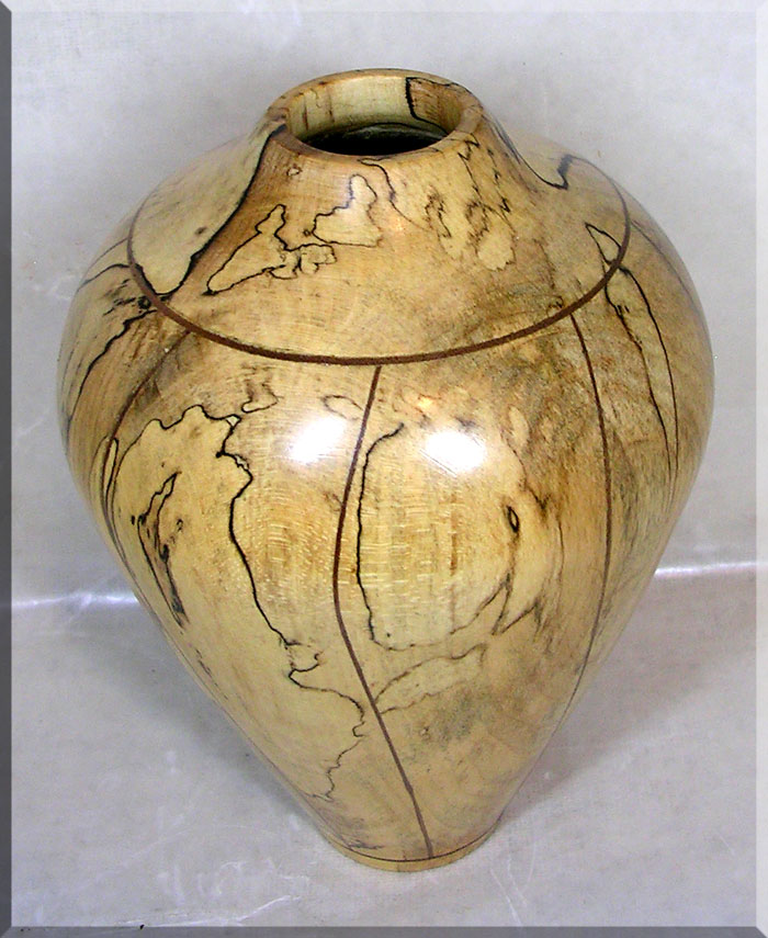 Segmented/072506SegmentedMapleVase3.jpg